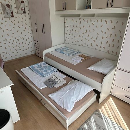 Ana'S 2 Bedrooms Lovely Flat Podgoriçe Dış mekan fotoğraf